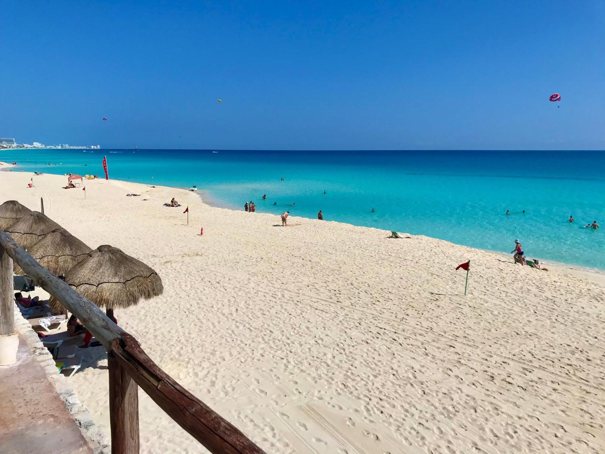 Beachside Apartments Cancún Buitenkant foto