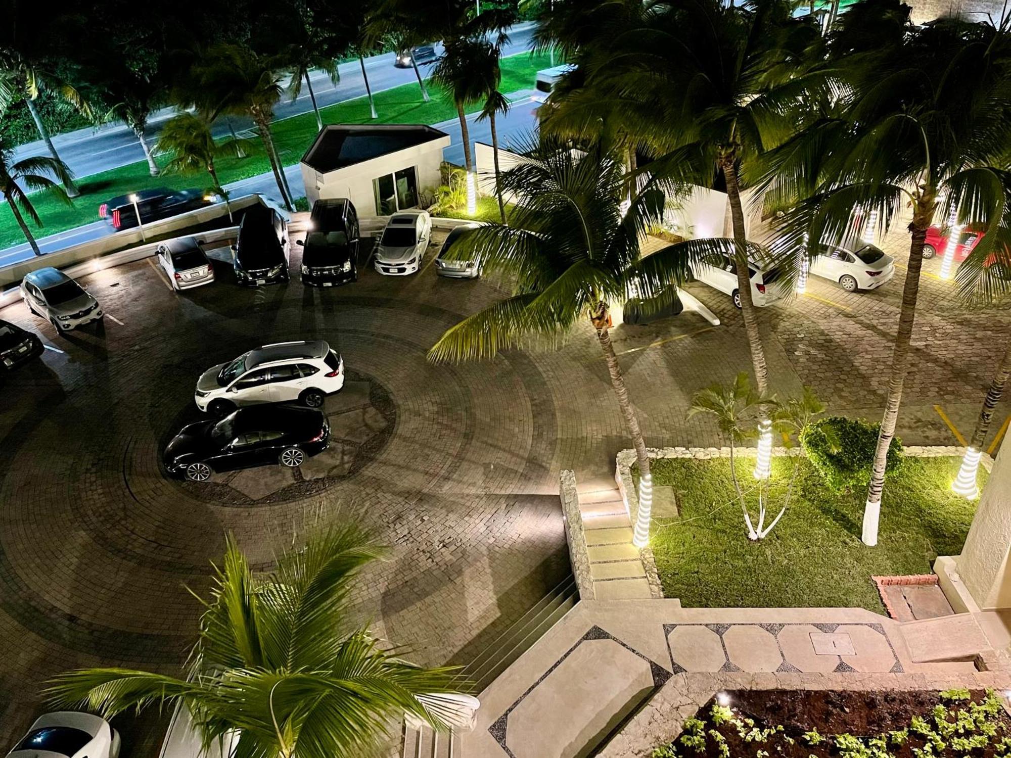 Beachside Apartments Cancún Buitenkant foto
